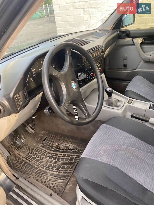 Седан BMW 5 Series 1988 в Гадяче