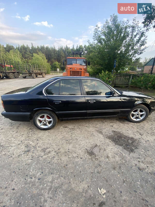 Седан BMW 5 Series 1988 в Гадяче