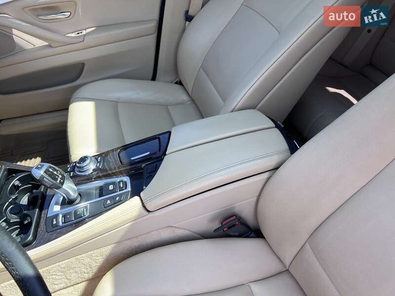 Седан BMW 5 Series 2013 в Нововолинську