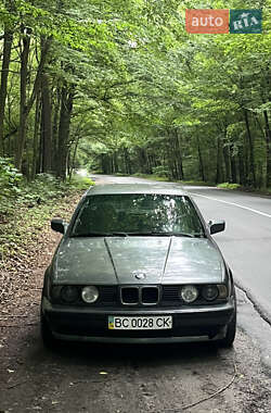 Седан BMW 5 Series 1990 в Львові