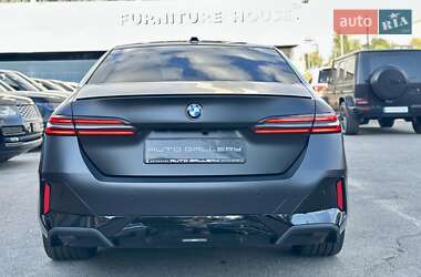 Седан BMW 5 Series 2023 в 