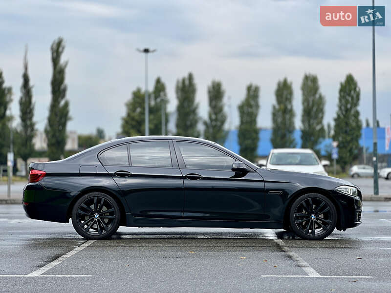 Седан BMW 5 Series 2016 в Киеве