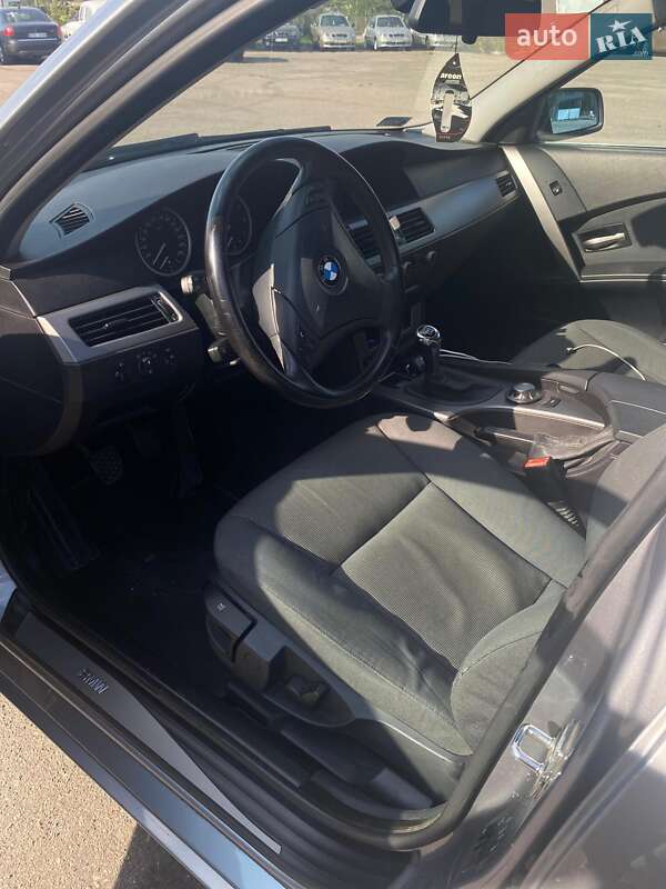 Седан BMW 5 Series 2004 в Запоріжжі