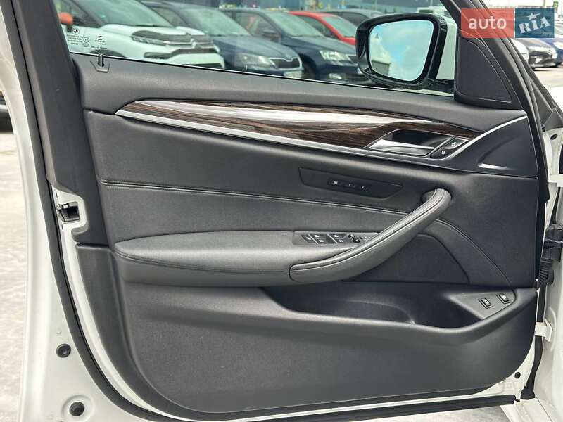 Седан BMW 5 Series 2018 в Львове