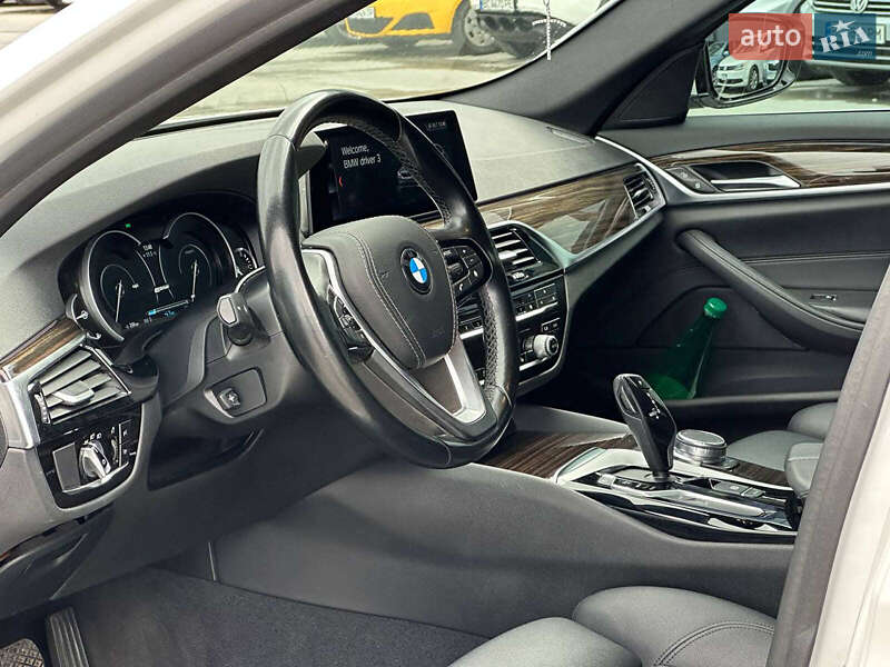Седан BMW 5 Series 2018 в Львове