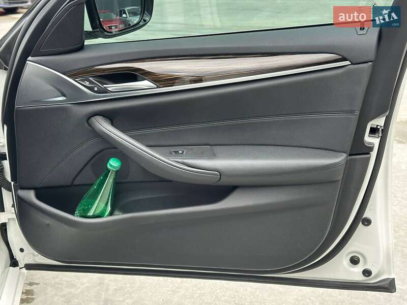 Седан BMW 5 Series 2018 в Львове