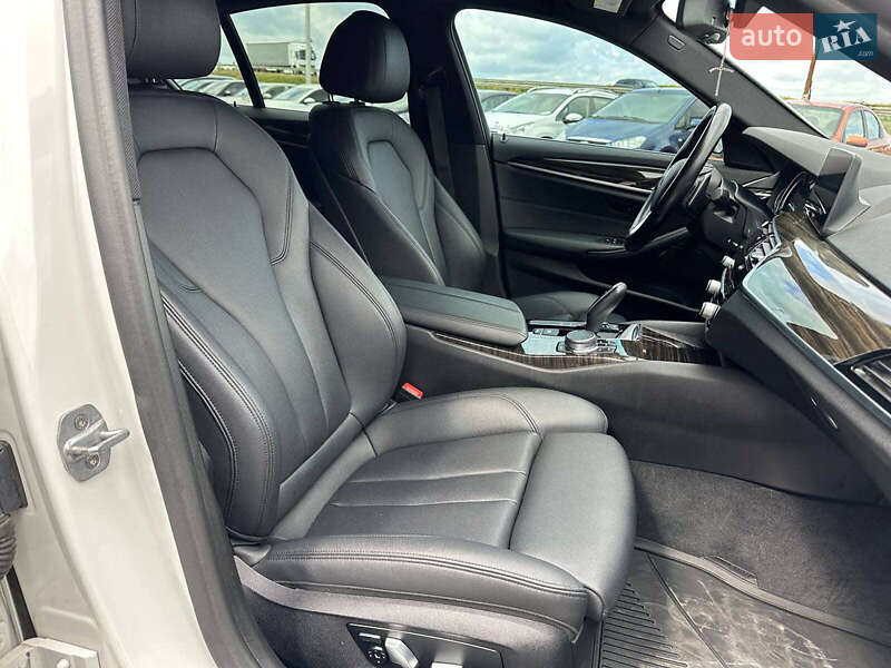 Седан BMW 5 Series 2018 в Львове