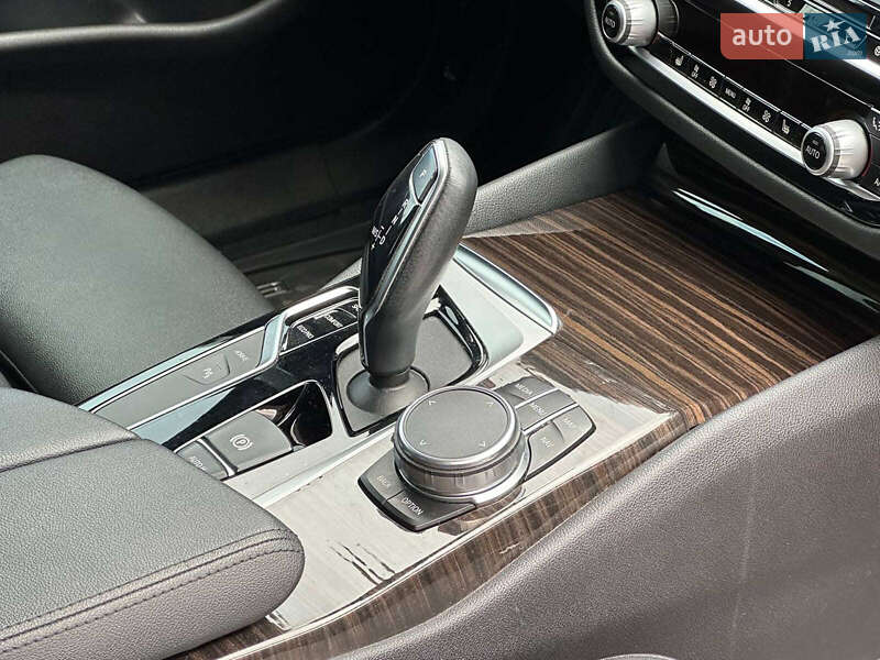 Седан BMW 5 Series 2018 в Львове