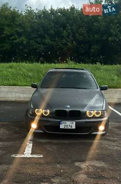 Седан BMW 5 Series 2002 в Ровно