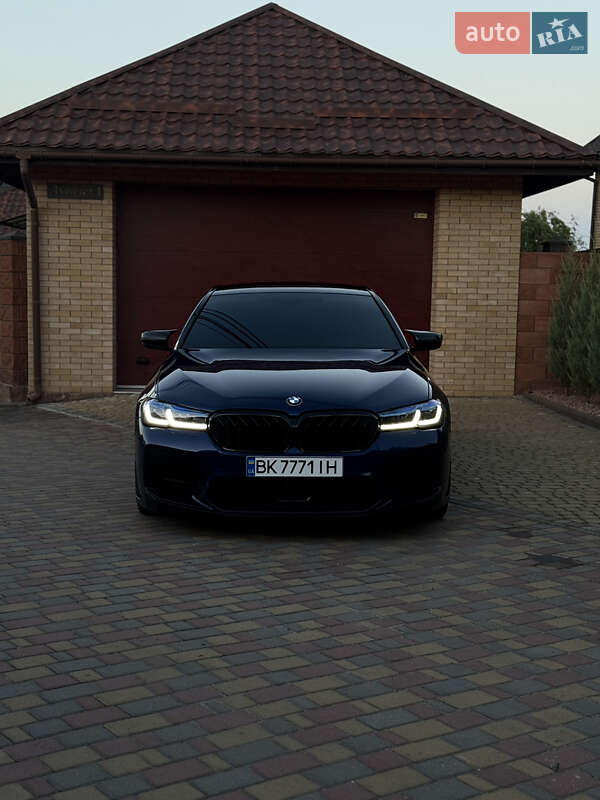 Седан BMW 5 Series 2017 в Ровно