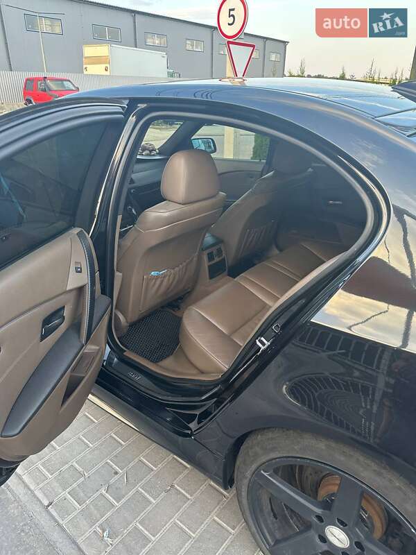 Седан BMW 5 Series 2005 в Львове
