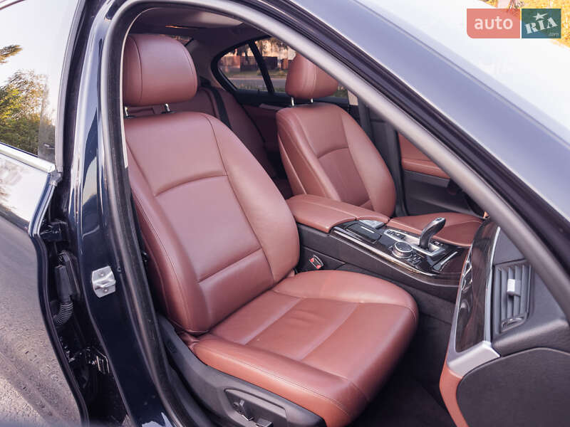 Седан BMW 5 Series 2014 в Коростене