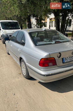 Седан BMW 5 Series 2000 в Ужгороде