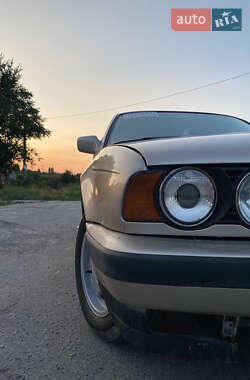 Седан BMW 5 Series 1988 в Запорожье