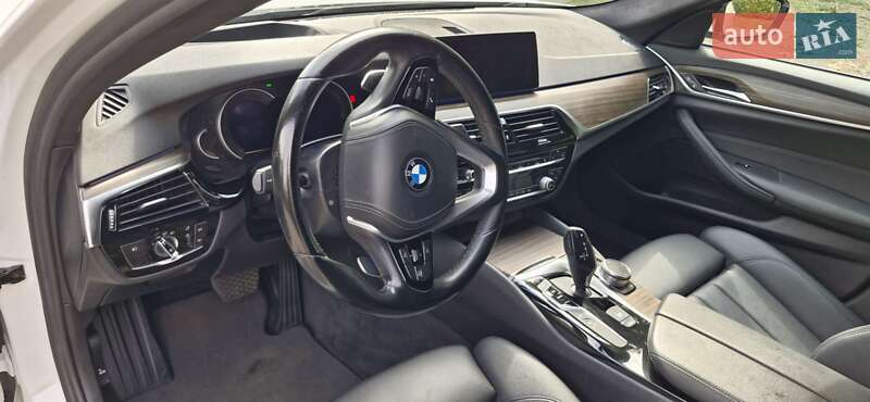 Седан BMW 5 Series 2018 в Ужгороде