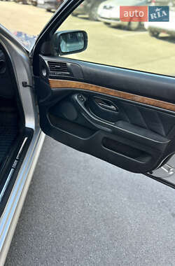 Седан BMW 5 Series 2000 в 