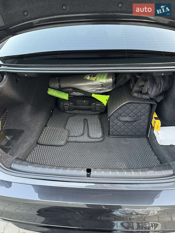 Седан BMW 5 Series 2018 в Львові