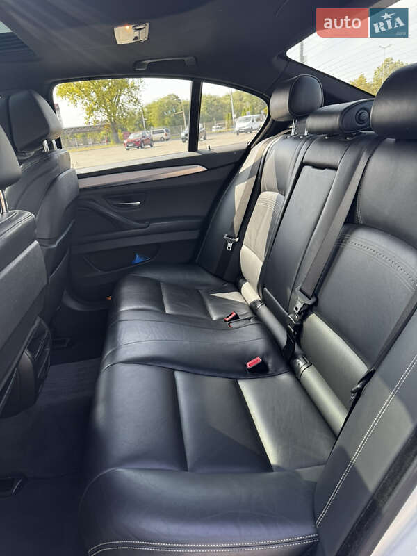 Седан BMW 5 Series 2015 в Дніпрі