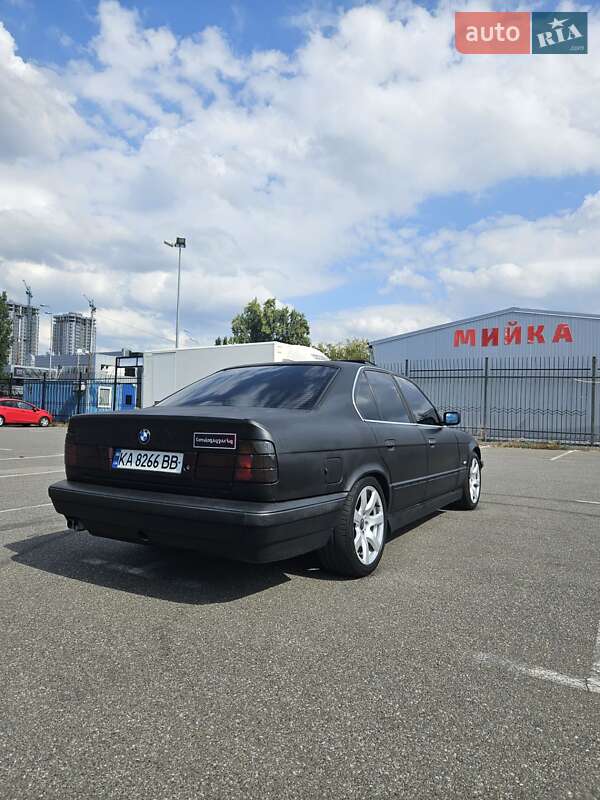 Седан BMW 5 Series 1995 в Киеве