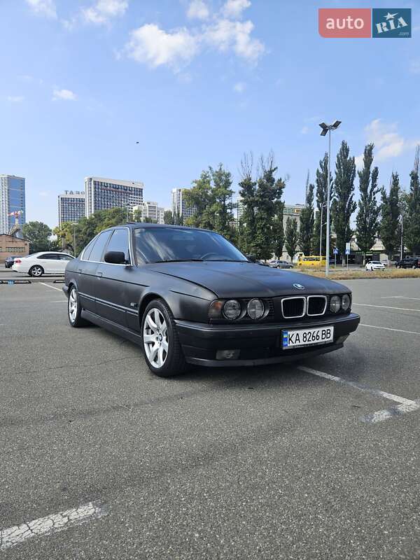 Седан BMW 5 Series 1995 в Киеве