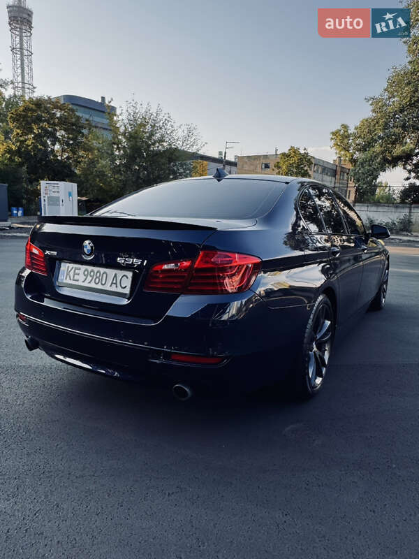Седан BMW 5 Series 2015 в Києві