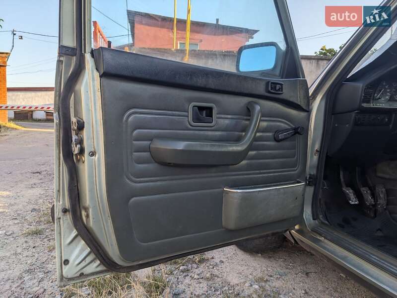 Седан BMW 5 Series 1984 в Житомире