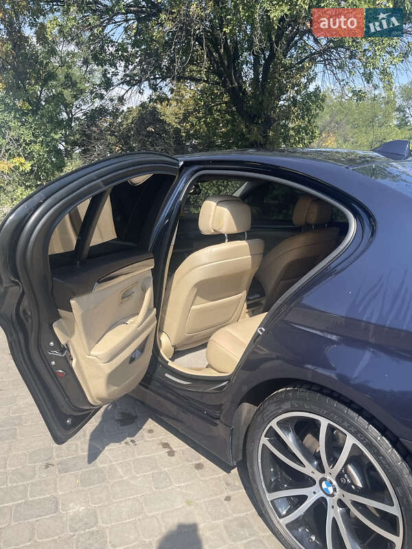 Седан BMW 5 Series 2013 в Першотравенську