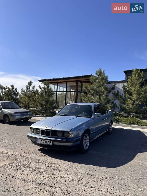 Седан BMW 5 Series 1991 в Днепре