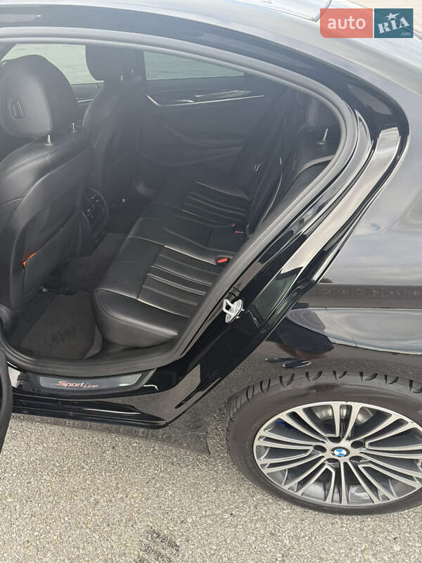 Седан BMW 5 Series 2017 в Львові