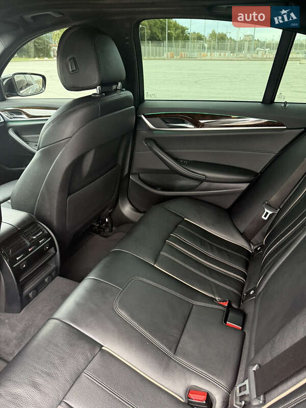 Седан BMW 5 Series 2017 в Львові