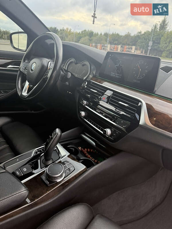 Седан BMW 5 Series 2017 в Львові