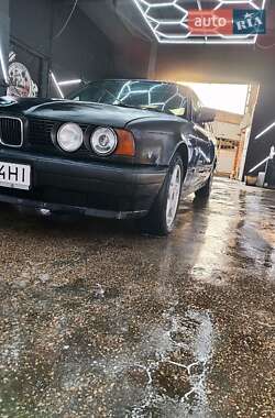Седан BMW 5 Series 1993 в Киеве