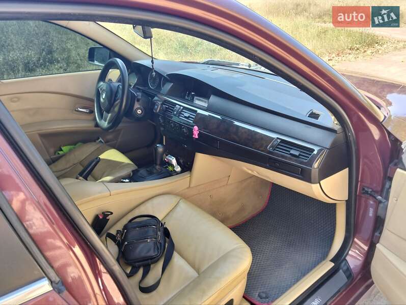 Седан BMW 5 Series 2004 в Коростене