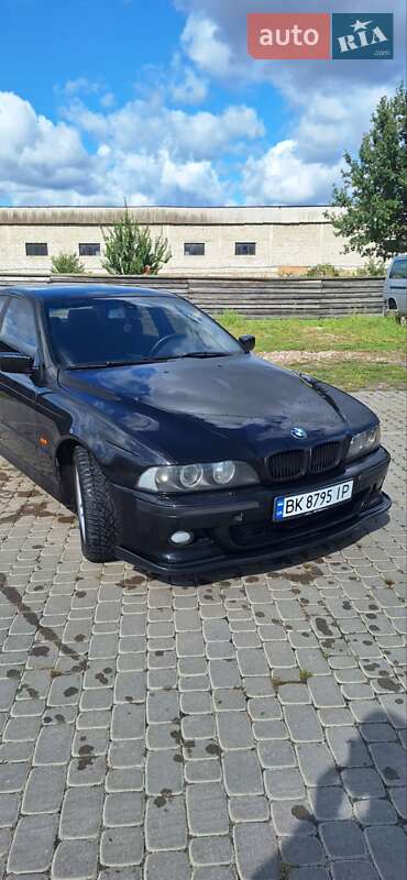 Седан BMW 5 Series 2001 в Березному