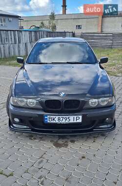 Седан BMW 5 Series 2001 в Березному