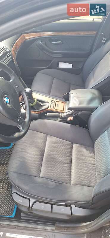 Седан BMW 5 Series 2001 в Березному