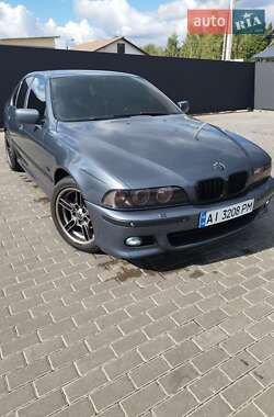 Седан BMW 5 Series 2000 в Березане