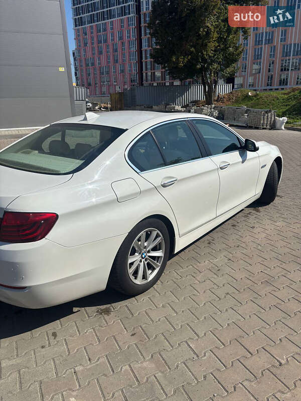 Седан BMW 5 Series 2013 в Вишневому фото 3 Седан BMW 5 Series 2013 в Вишневому