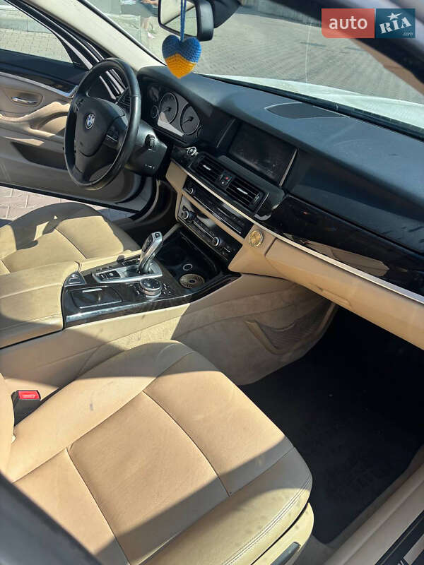Седан BMW 5 Series 2013 в Вишневому фото 7 Седан BMW 5 Series 2013 в Вишневому