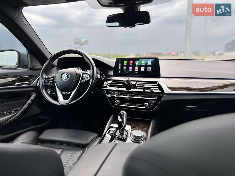 Седан BMW 5 Series 2017 в Львове