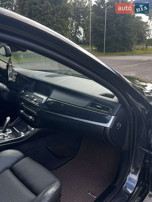 Седан BMW 5 Series 2012 в Волочиске