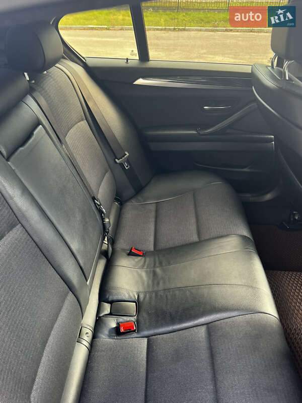 Седан BMW 5 Series 2012 в Волочиске