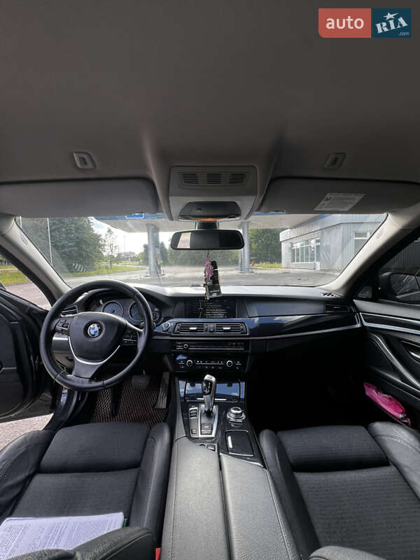 Седан BMW 5 Series 2012 в Волочиске