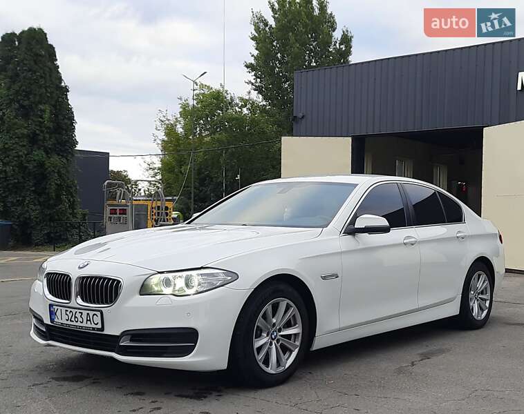 Седан BMW 5 Series 2016 в Сквире