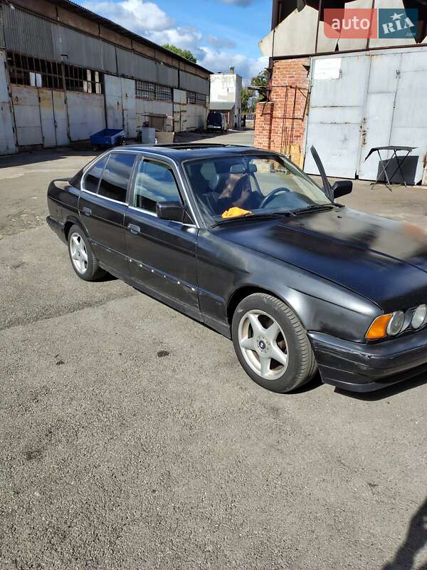 Седан BMW 5 Series 1993 в Кропивницькому