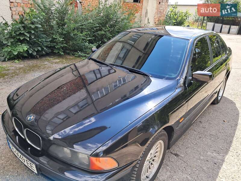 Седан BMW 5 Series 2000 в Черновцах