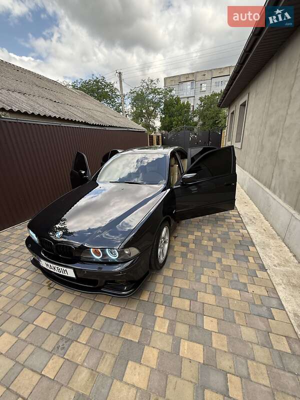 Седан BMW 5 Series 2001 в Еланце