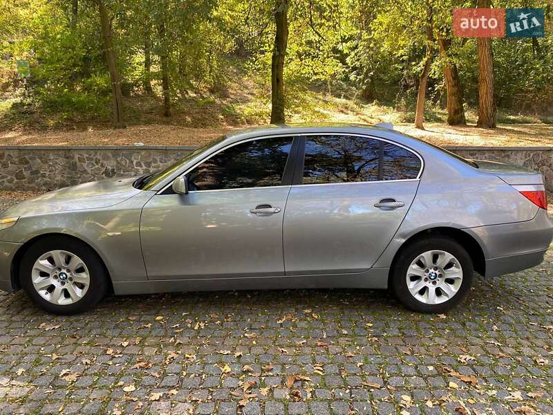 Седан BMW 5 Series 2005 в Каневе