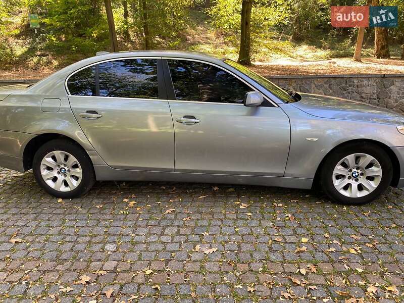 Седан BMW 5 Series 2005 в Каневе