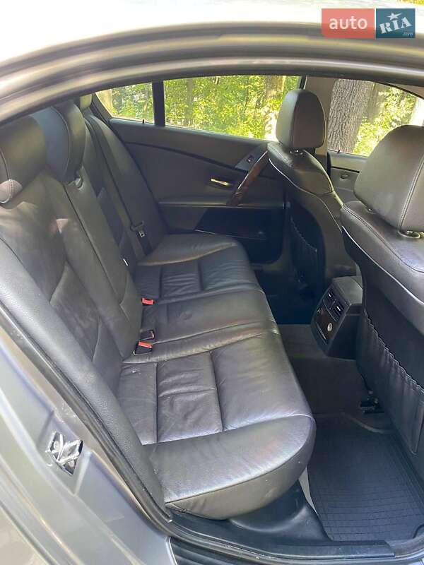 Седан BMW 5 Series 2005 в Каневе